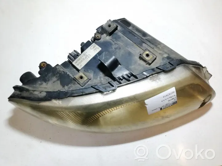 Chrysler Voyager Lampa przednia 04857702