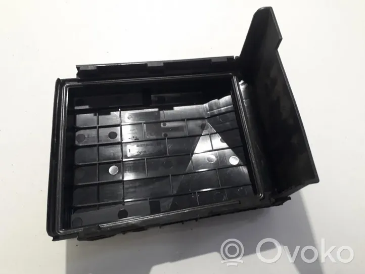 Volkswagen PASSAT B6 Fuse box cover 1K0937132F