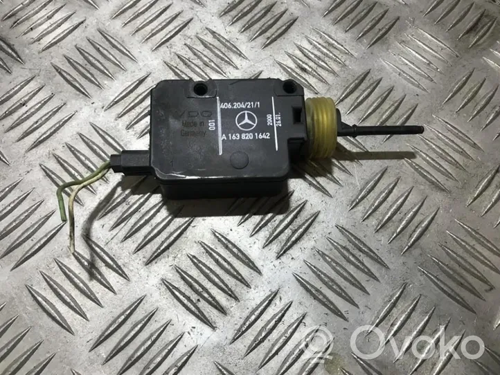 Mercedes-Benz ML W163 Keskuslukituksen moottori a1636300167