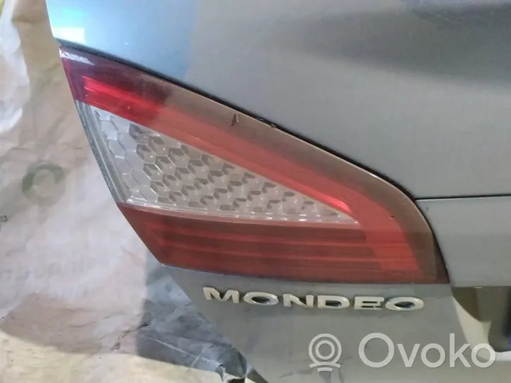 Ford Mondeo MK IV Luci posteriori del portellone del bagagliaio 