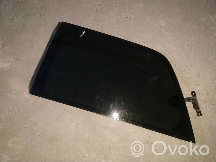 Nissan Quest Rear side window/glass 