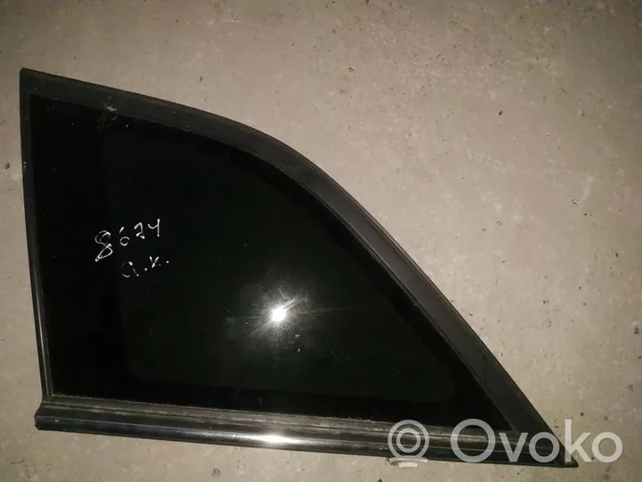 Chrysler Pacifica Rear side window/glass 