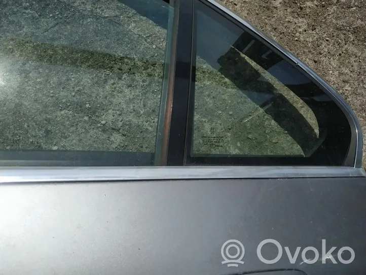 Peugeot 607 Moulures des vitres de la porte arrière 