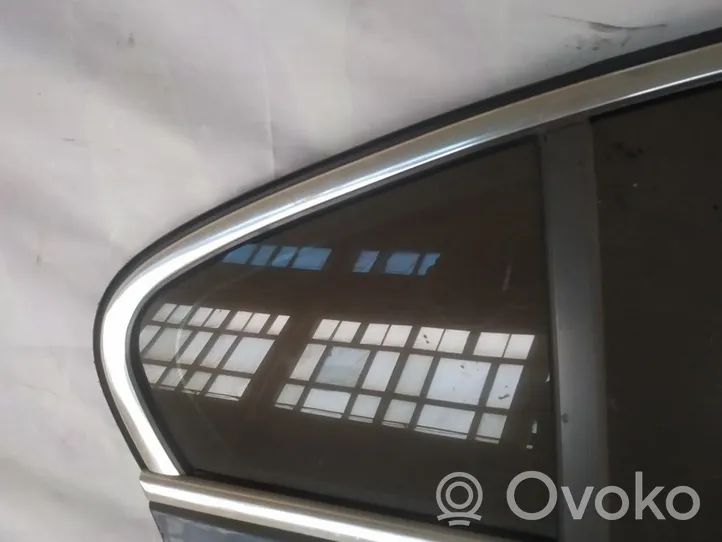 Opel Insignia A Ventanilla de ventilación de la puerta trasera 