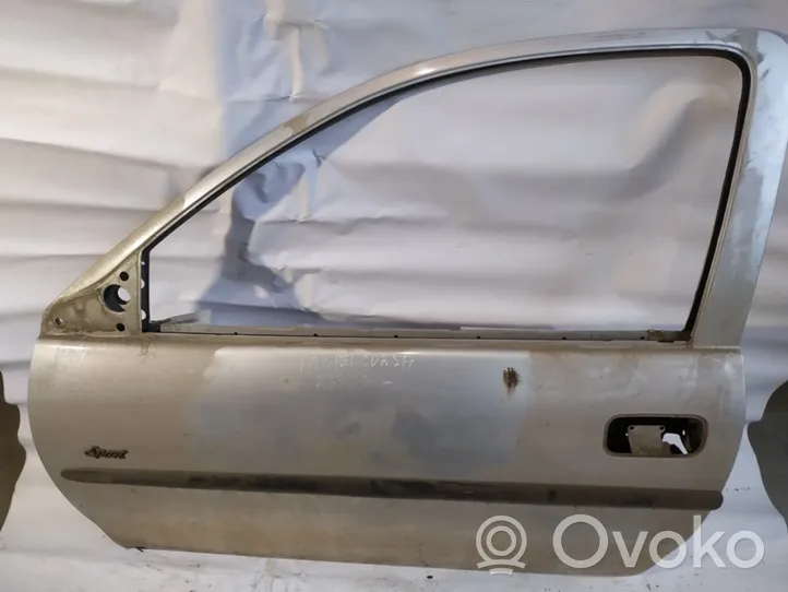 Opel Corsa B Дверь pilkos