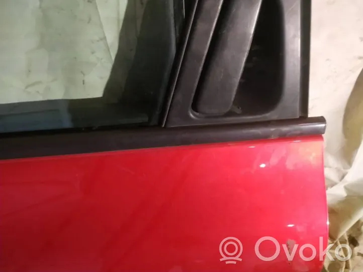 Renault Clio IV Rivestimento modanatura del vetro della portiera posteriore 