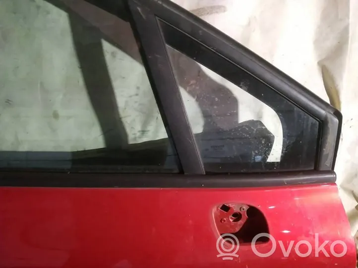 Renault Clio IV Etuoven lasin muotolista 