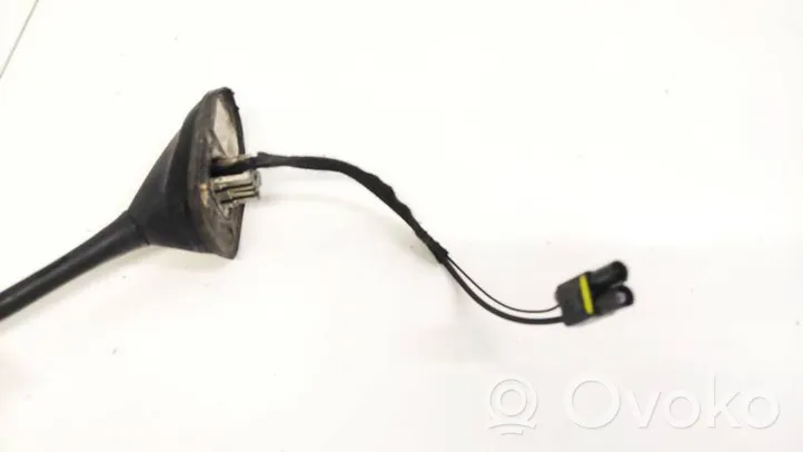 Ford Focus GPS-pystyantenni AM5T18828BE