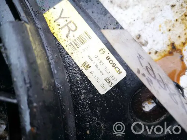 Opel Astra G Jäähdyttimen jäähdytinpuhaltimen suojus 9133063