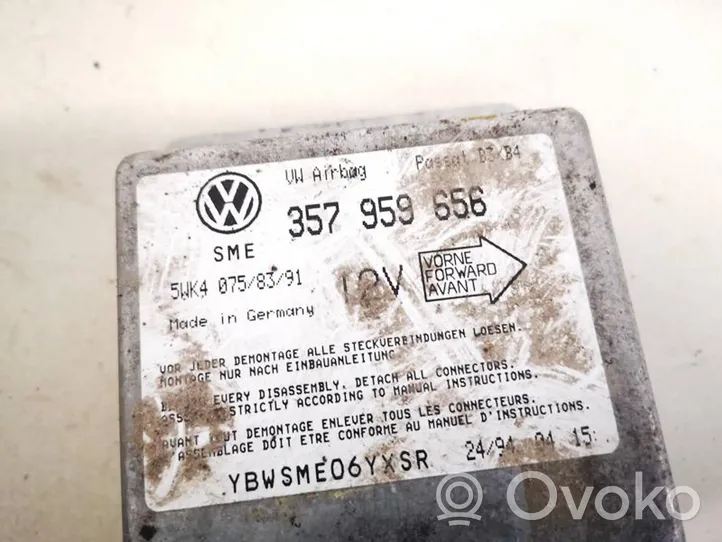 Volkswagen PASSAT B4 Sterownik / Moduł Airbag 357959656