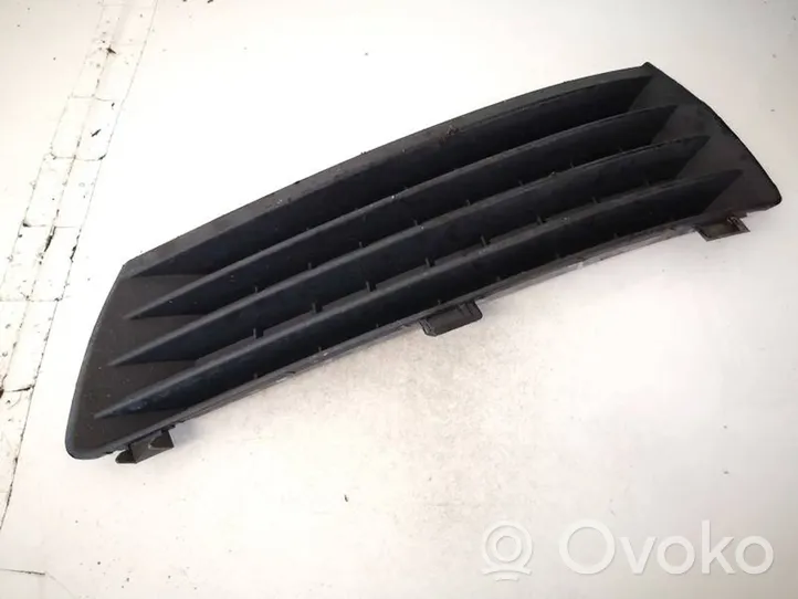 Opel Zafira B Front bumper lower grill 13124987