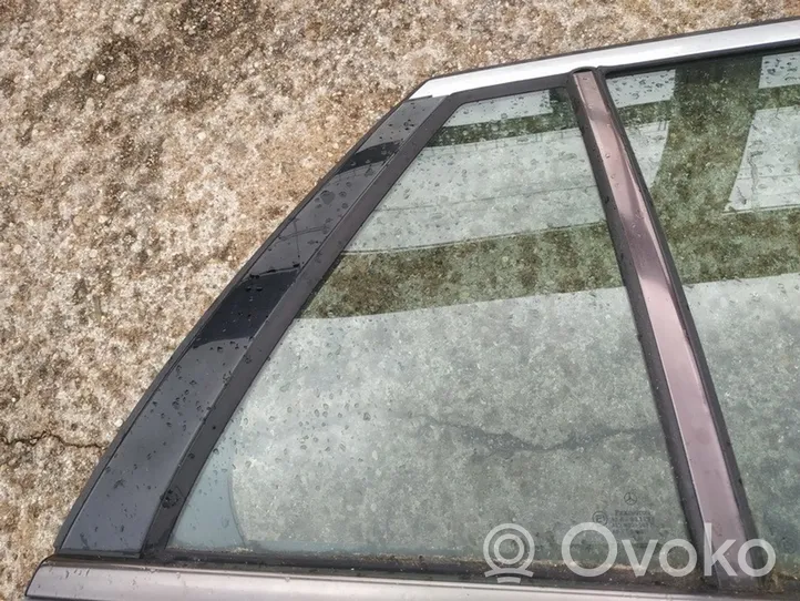 Mercedes-Benz C W203 Takakulmaikkunan ikkunalasi 