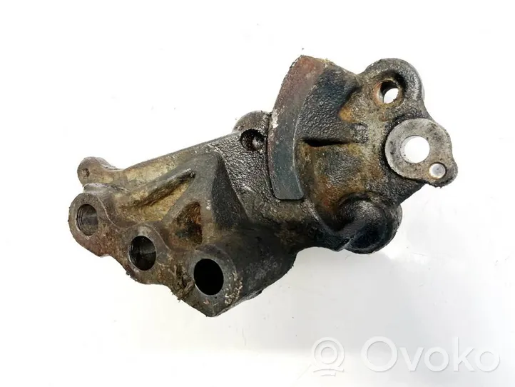 Honda CR-V Engine mounting bracket 
