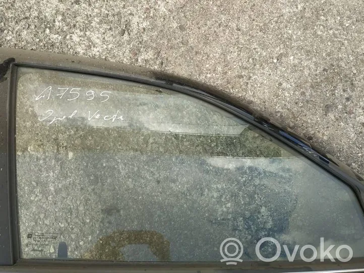 Opel Vectra B Etuoven ikkunalasi, neliovinen malli 