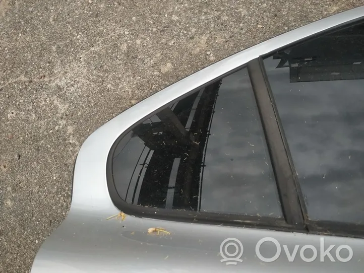 Volvo S60 Vetro del deflettore posteriore 