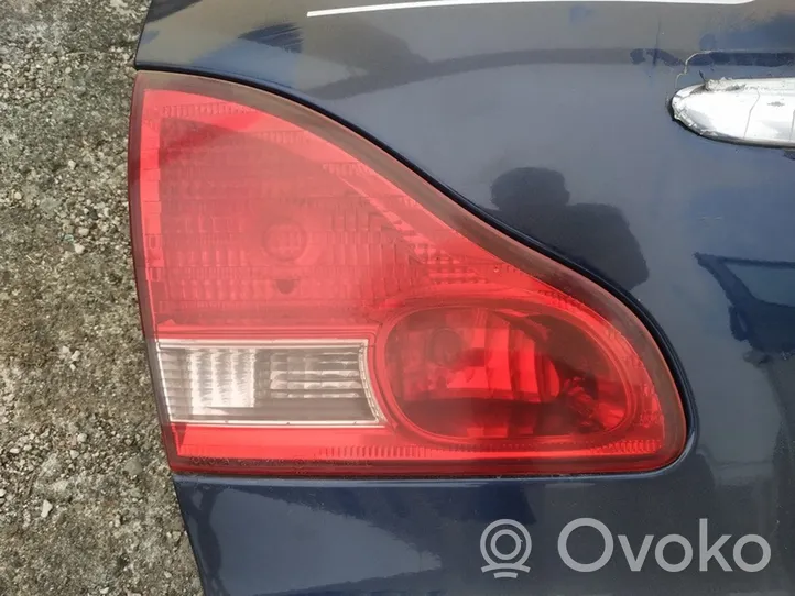 Toyota Avensis Verso Lampy tylnej klapy bagażnika 