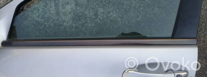 Mercedes-Benz C W203 Moulure de vitre de la porte avant 