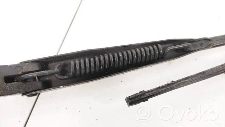 Toyota RAV 4 (XA20) Front wiper blade arm 