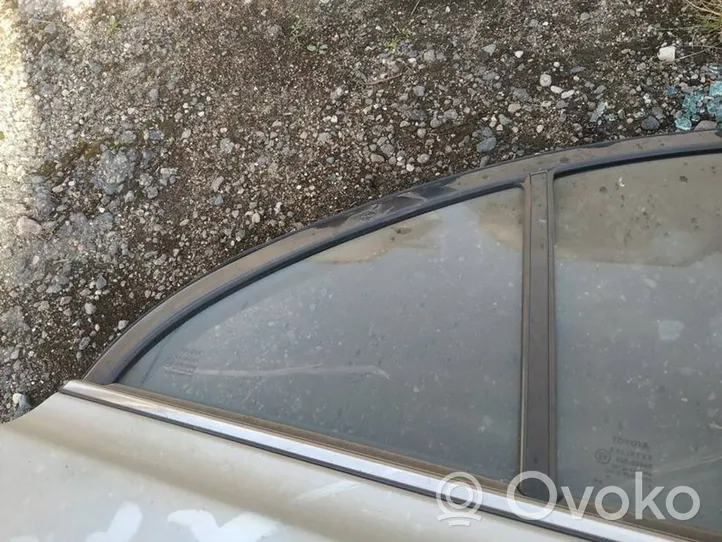 Toyota Avensis T250 Маленькое стекло "A" задних дверей 