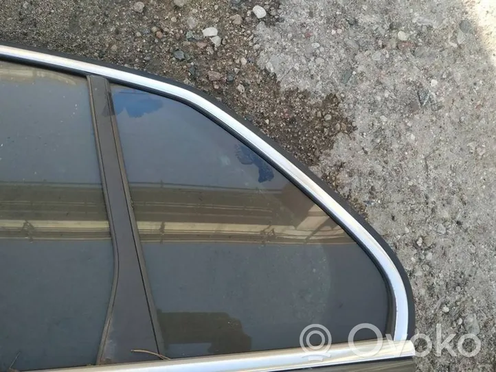 Volkswagen Jetta V Rear vent window glass 