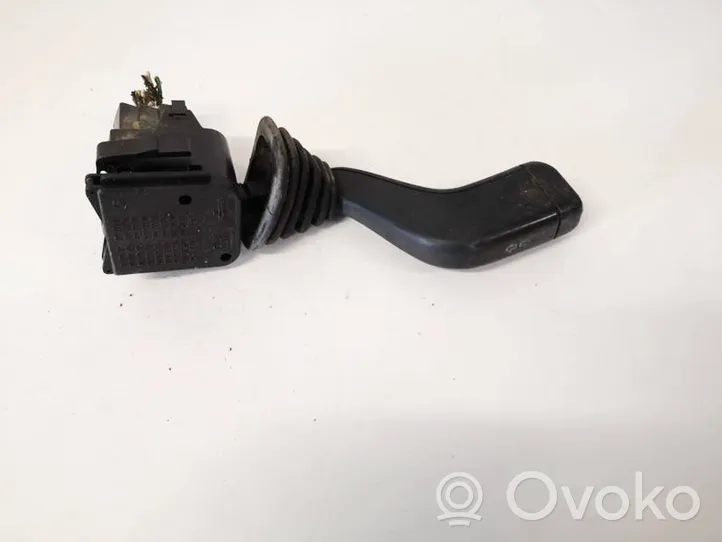 Opel Vectra B Ручка поворотов/ фонарей 90221174