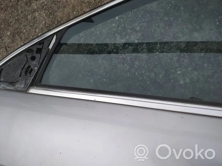 Mercedes-Benz R W251 Priekšpusē durvju stikla apdare 