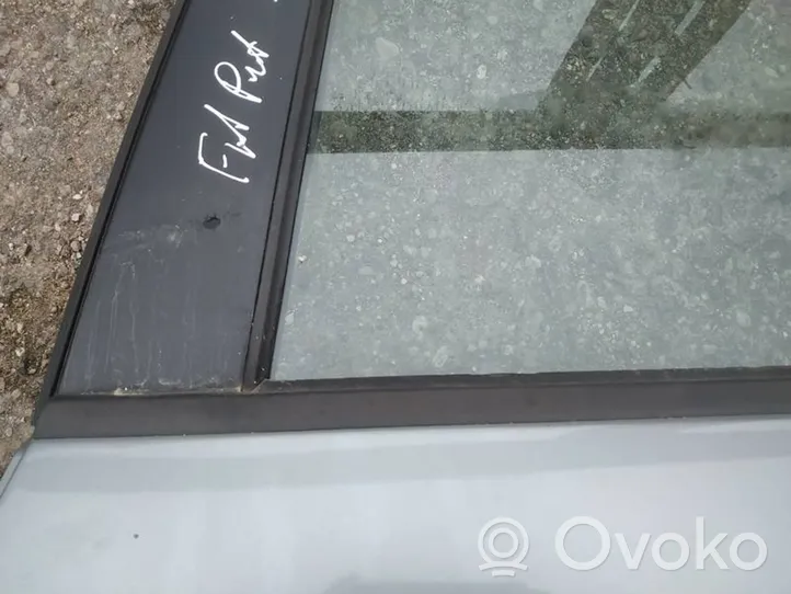 Fiat Punto (188) Galinių durų stiklo apdaila 