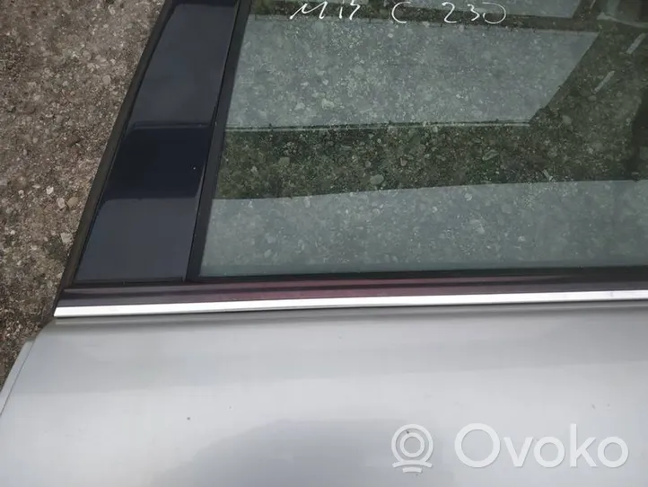 Mercedes-Benz C W203 Moulures des vitres de la porte arrière 