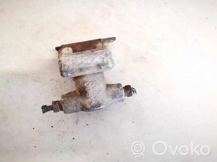 Nissan Terrano Bremžu intensitātes (svara) regulators 