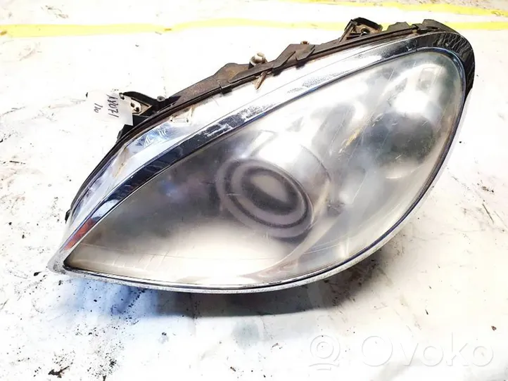 Mercedes-Benz B W245 Lampa przednia 1305236040