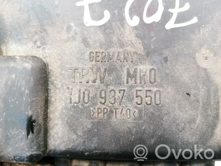 Audi A3 S3 8L Pokrywa skrzynki bezpieczników 1J0937550