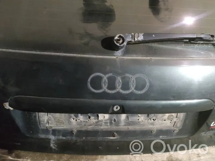 Audi A4 S4 B5 8D Takaluukun rekisterikilven valon palkki 