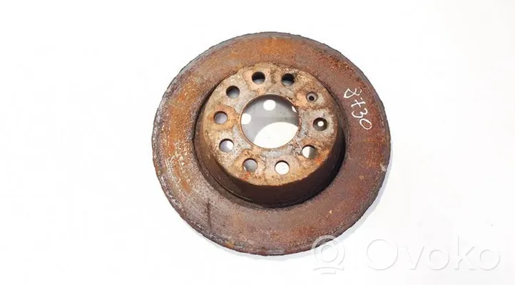 Volkswagen Tiguan Rear brake disc neventiliuojamas