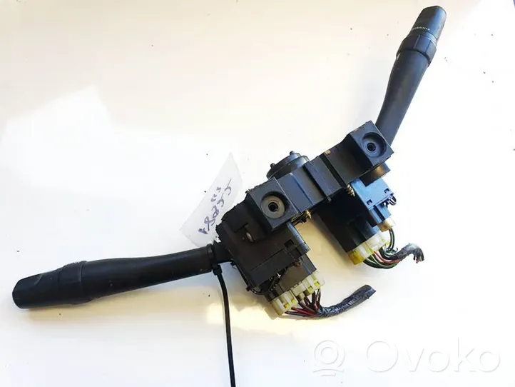 Nissan Primera Interruptor/palanca de limpiador de luz de giro 54034851