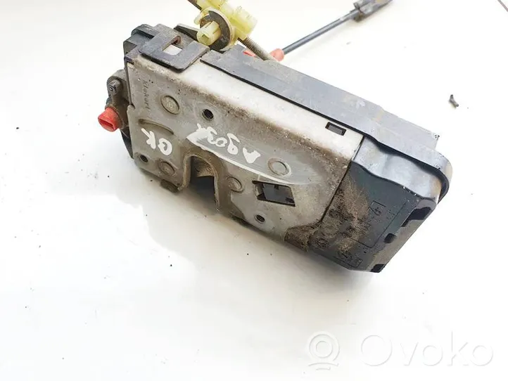 Opel Astra H Rear door lock 13210738