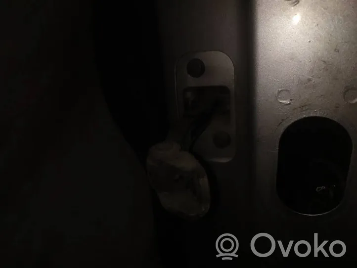 Volvo V50 Etuoven pidätin 
