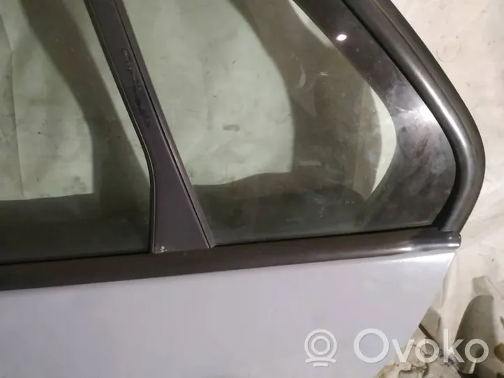 Volkswagen Jetta V Moulures des vitres de la porte arrière 