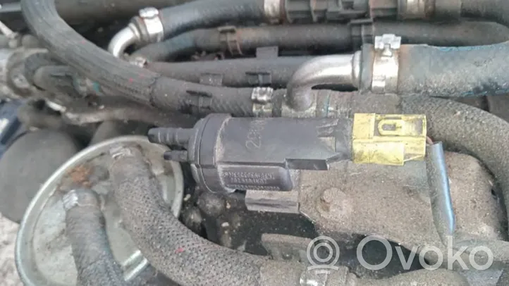 Mercedes-Benz C AMG W204 Turboahtimen magneettiventtiili 0025401497