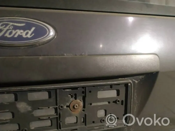 Ford Focus Trunk door license plate light bar 