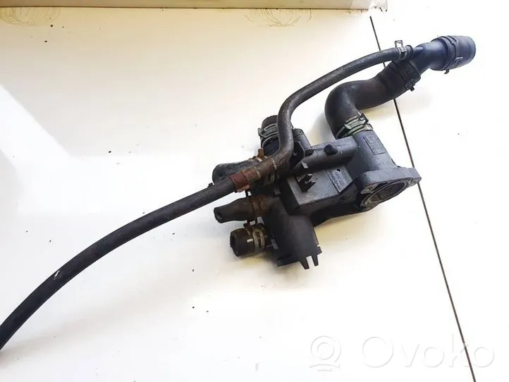 Volkswagen Golf IV Tuyau de liquide de refroidissement moteur 032121111