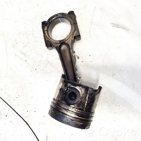 Peugeot 406 Piston avec bielle 