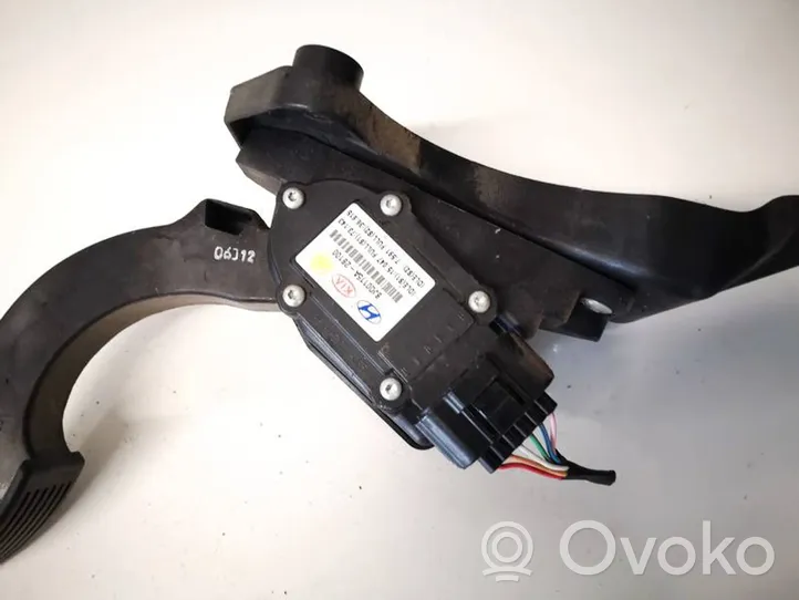 Hyundai Santa Fe Accelerator throttle pedal bj00115a2b100