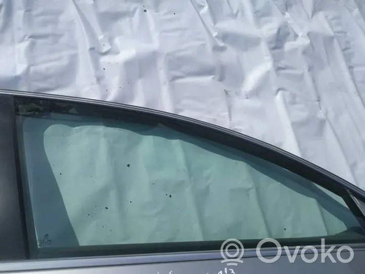 Volkswagen PASSAT B6 Pagrindinis priekinių durų stiklas (keturdurio) 