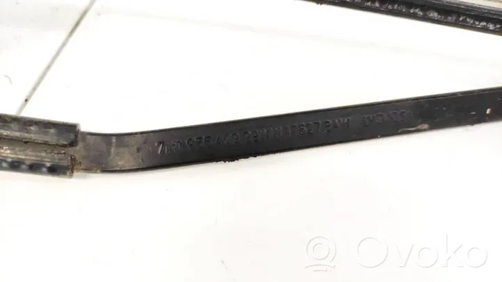 Volkswagen Sharan Front wiper blade arm 7M1955409