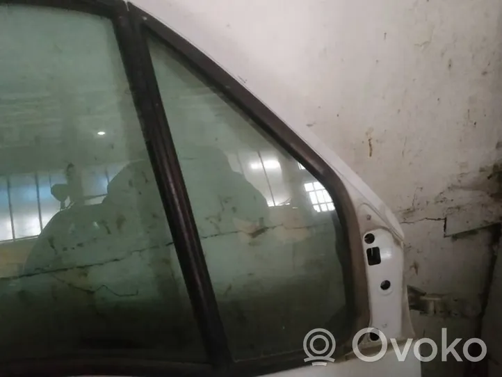 Opel Movano A Vetro del deflettore della portiera anteriore - quattro porte 