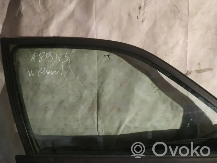 Volkswagen PASSAT B4 priekšējo durvju stikls (četrdurvju mašīnai) 