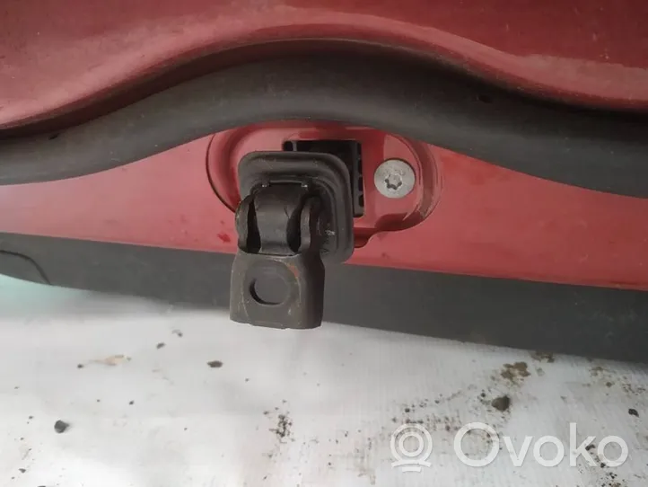 Volkswagen Tiguan Takaoven pidätin 