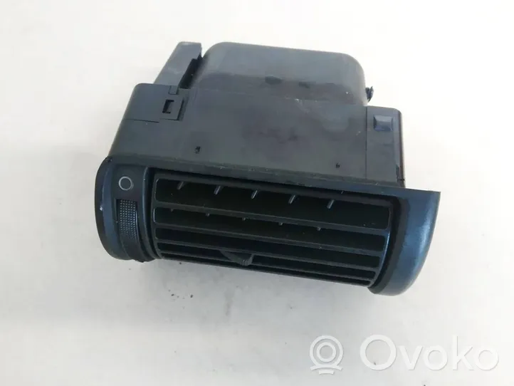 Audi A4 S4 B5 8D Griglia di ventilazione centrale cruscotto 8D1820902