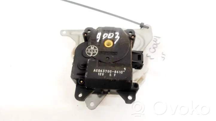 Toyota Avensis T250 Motor/activador trampilla de calefacción AE0637008610