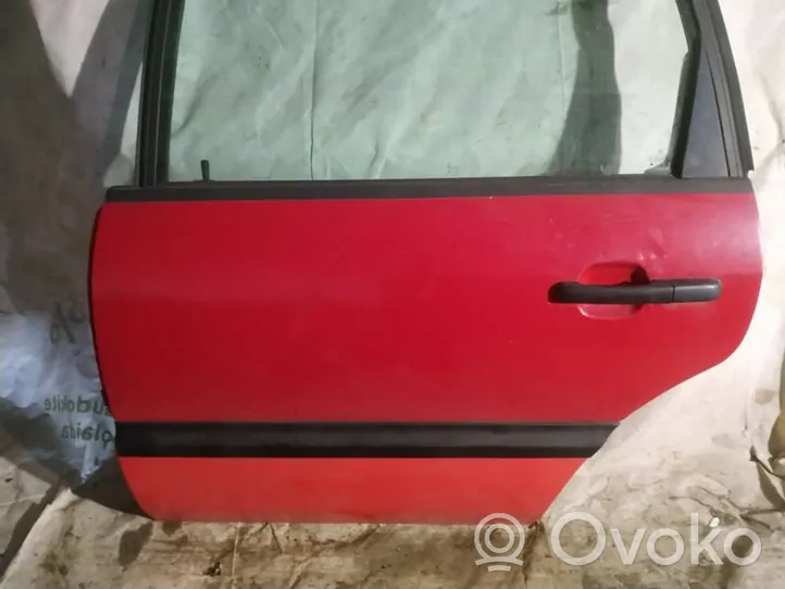 Volkswagen PASSAT B4 Drzwi tylne raudonos
